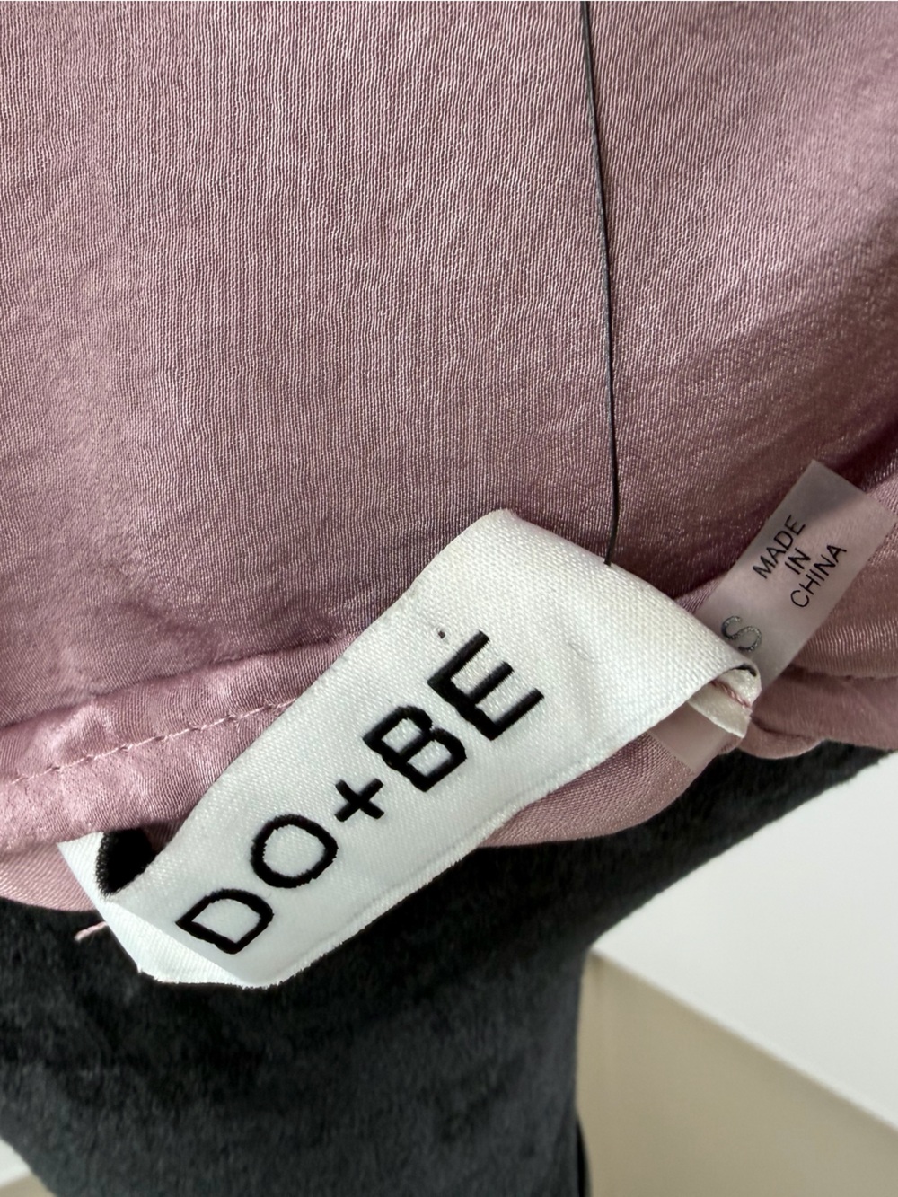 NWT DO+BE Mauve Satin Ruched Smocked Flutter Sleeve Crop Top Size Small - Picture 5 of 9